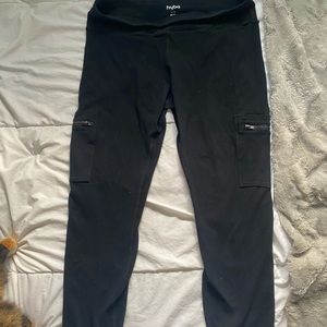 Leggings with zippered pockets